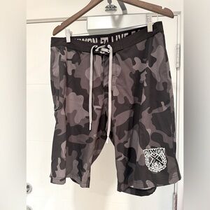 DIXXON men’s size 34 board shirts in brand new condition, worn once or twice.